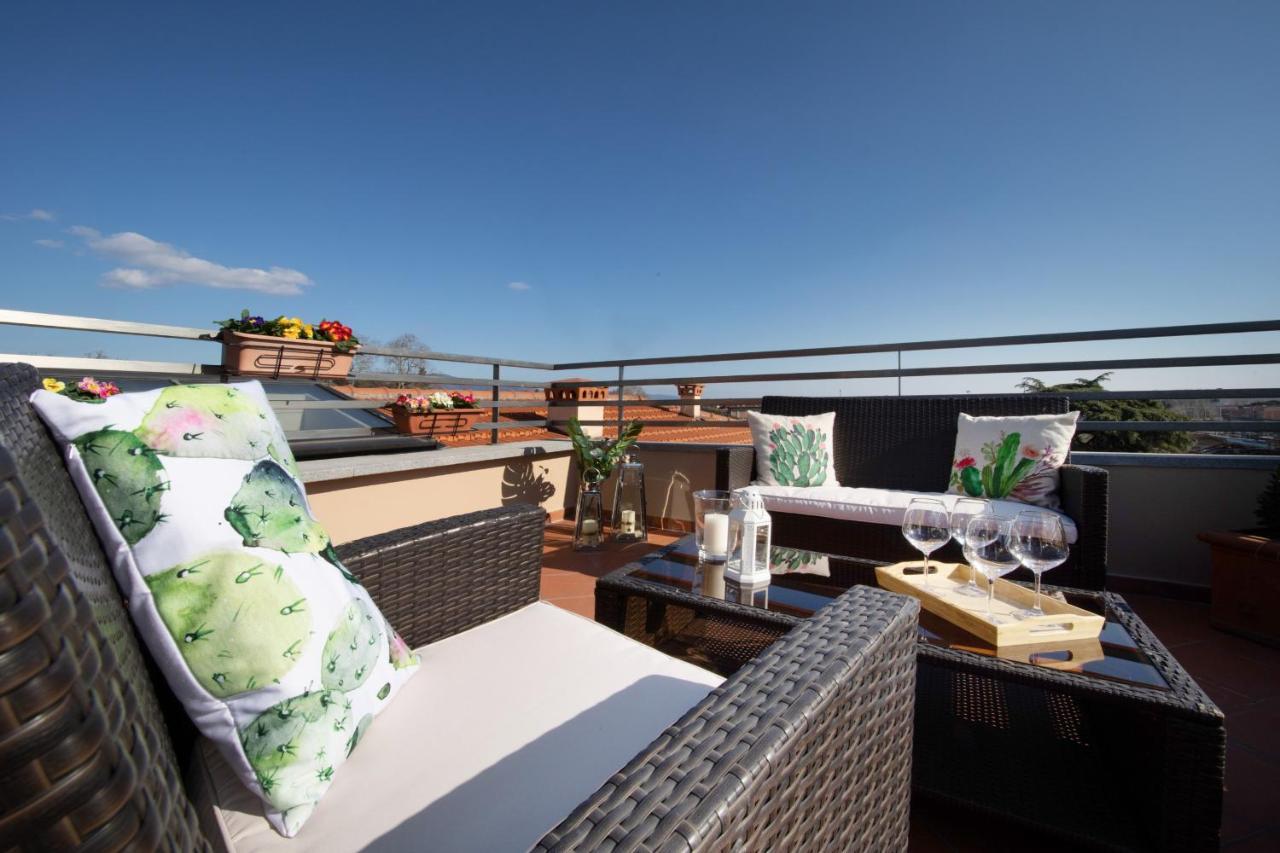 Rooftop Delight With Terrace Lucca Buitenkant foto
